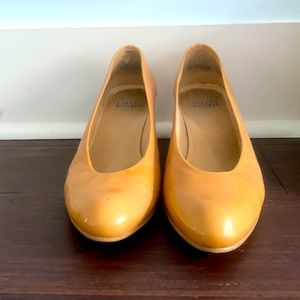 Stuart Weitzman 7.5 Muted Yellow Heels